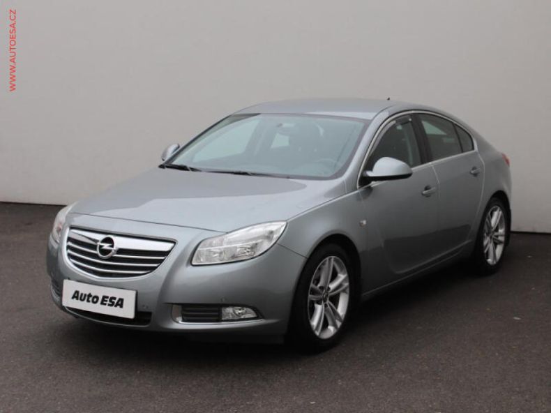 Opel Insignia - hlavní fotka