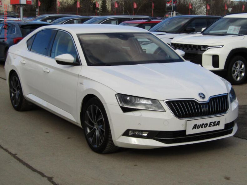 Škoda Superb - hlavní foto