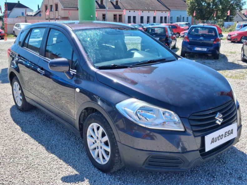Suzuki SX4 - hlavní foto
