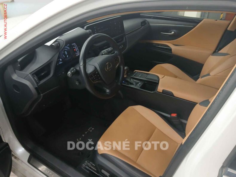 Lexus IS - hlavní fotka