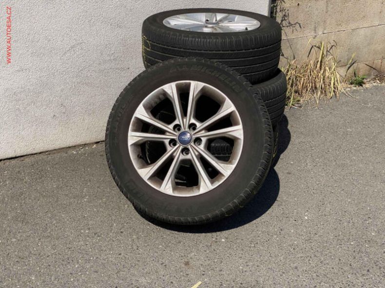 Ford Kuga - hlavní fotka