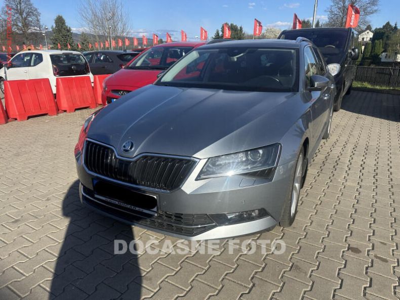 Škoda Superb - hlavní foto