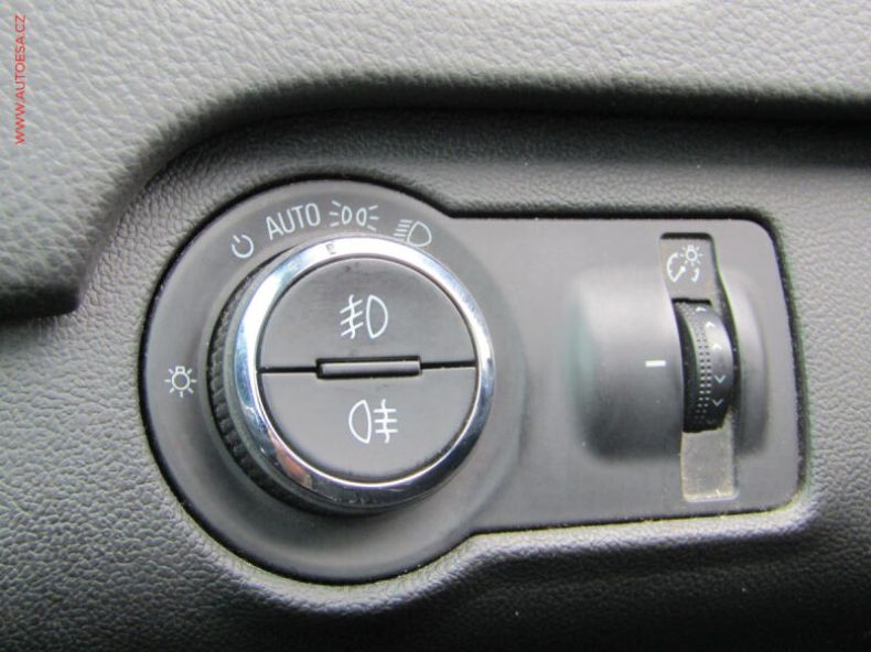 Opel Insignia - hlavní fotka