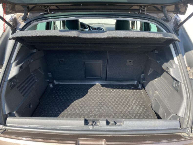 Peugeot 3008 - hlavní fotka