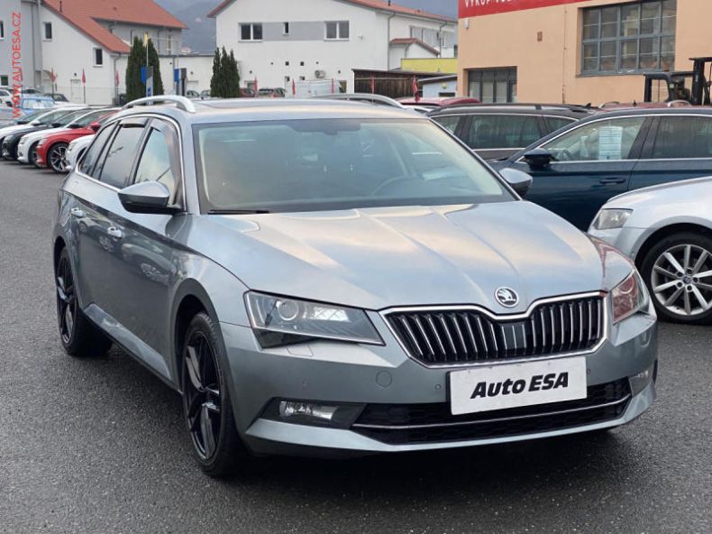 Škoda Superb - hlavní foto