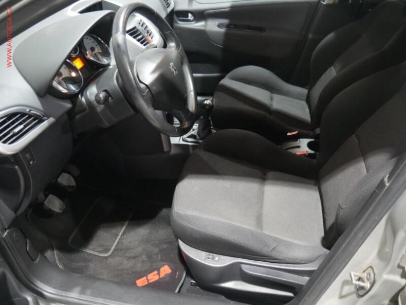Peugeot 207 - hlavní fotka