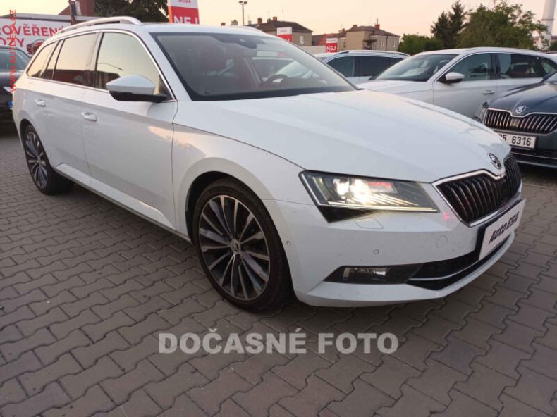 Škoda Superb - hlavní foto