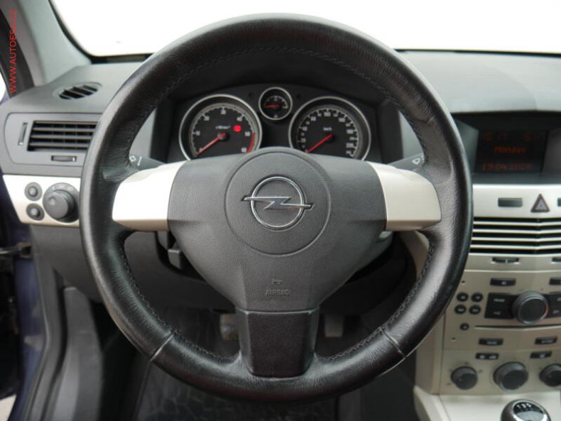 Opel Astra - hlavní fotka