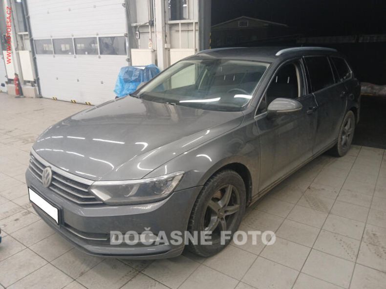 Volkswagen Passat - hlavní foto