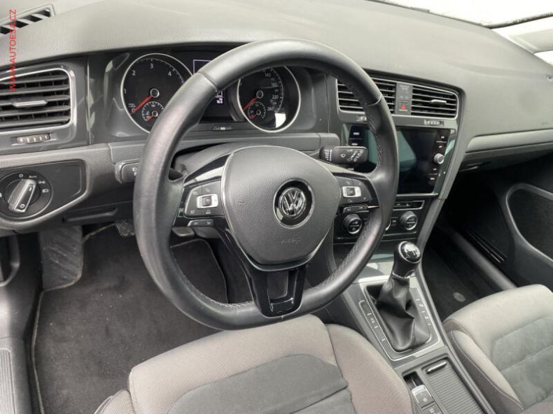 Volkswagen Golf - hlavní fotka