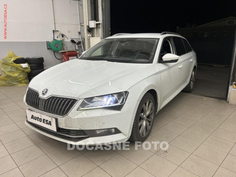 Škoda Superb - hlavní foto