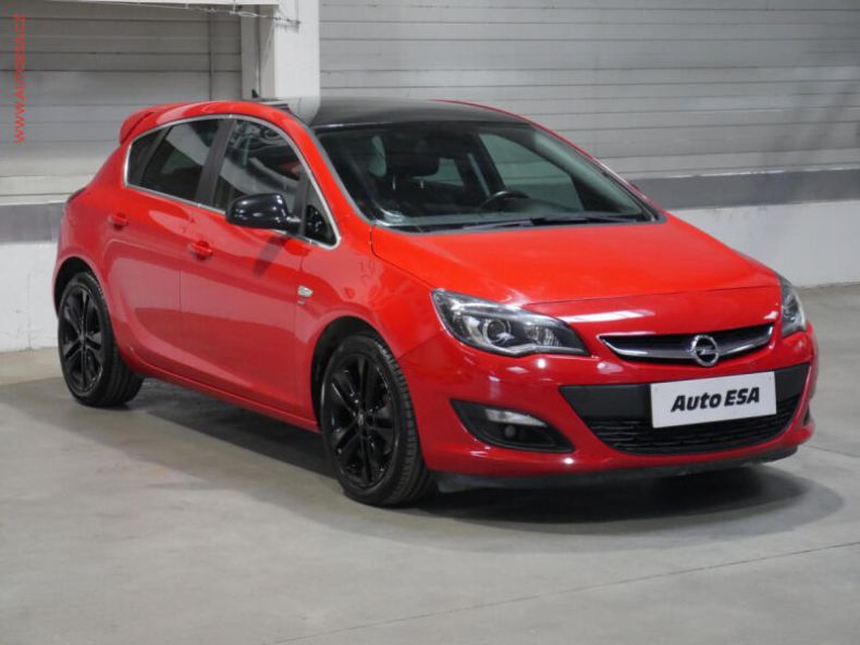 Opel Astra - hlavní foto