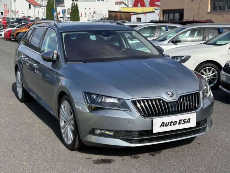 Škoda Superb - hlavní foto