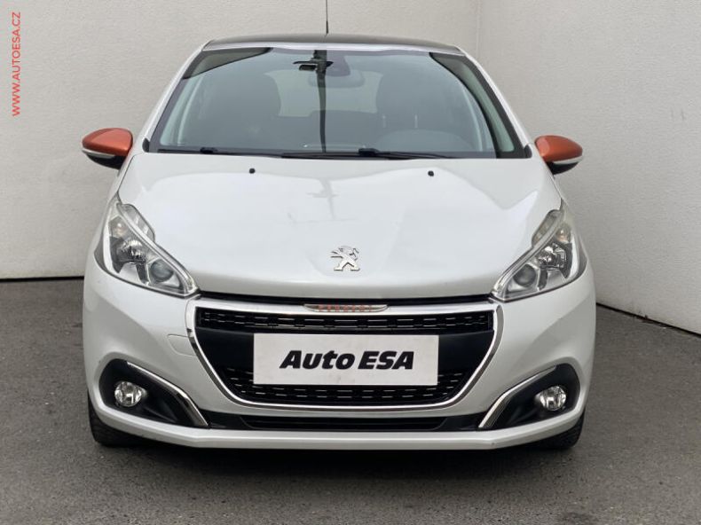 Peugeot 208 - hlavní fotka