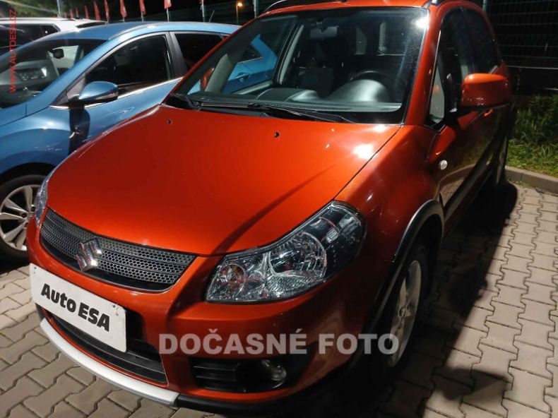 Suzuki SX4 - hlavní foto