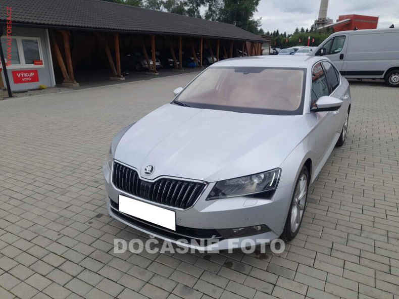 Škoda Superb - hlavní foto