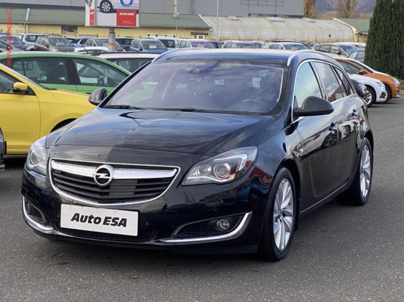 Opel Insignia - hlavní fotka