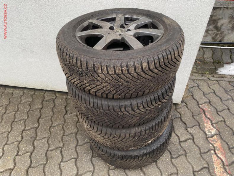 Ford Kuga - hlavní fotka