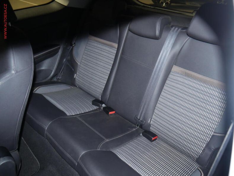 Peugeot 208 - hlavní fotka