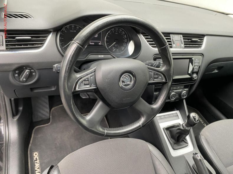 Škoda Octavia - hlavní fotka