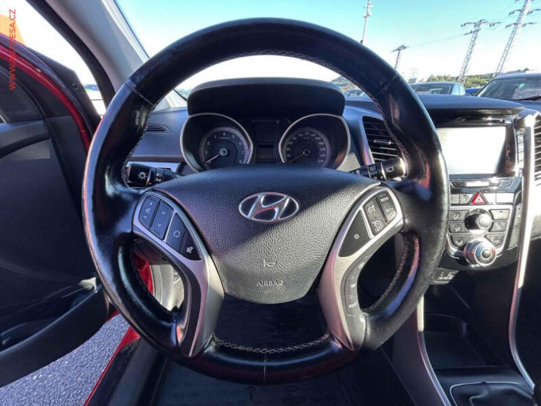 Hyundai i30 - hlavní fotka