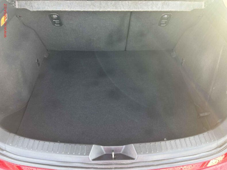 Mazda 3 - hlavní fotka