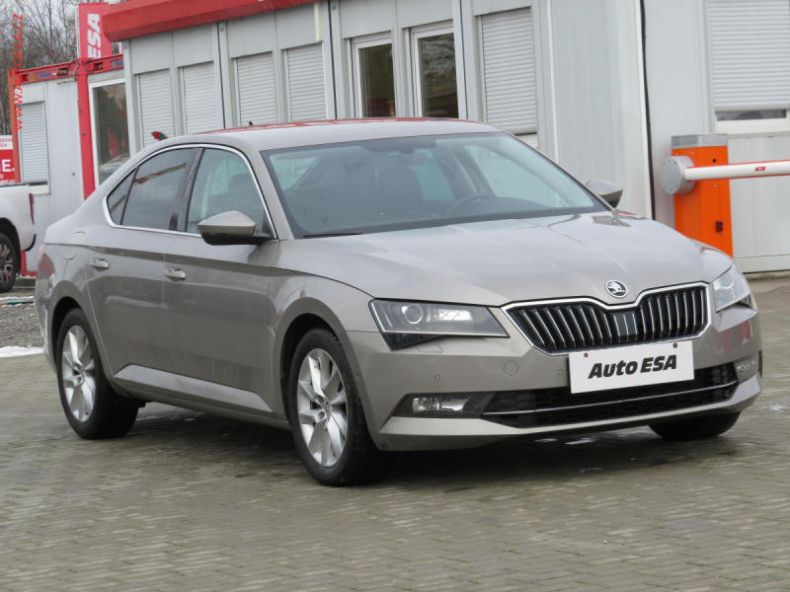 Škoda Superb - hlavní foto