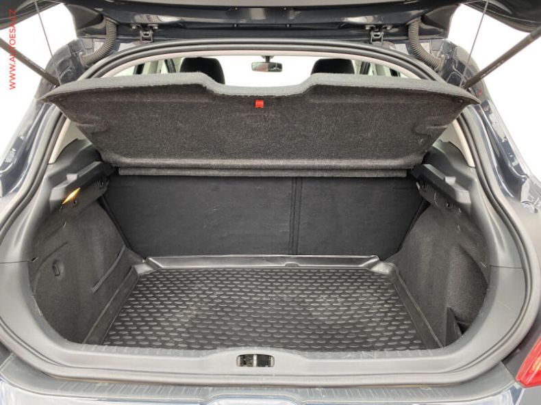 Peugeot 308 - hlavní fotka