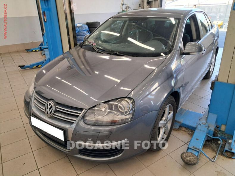 Volkswagen Jetta - hlavní foto