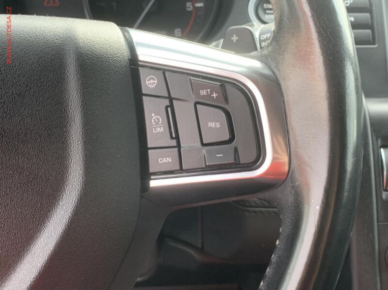 Land Rover Discovery - hlavní fotka