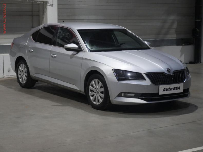 Škoda Superb - hlavní foto