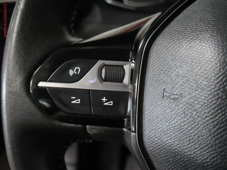 Peugeot 208 - hlavní fotka