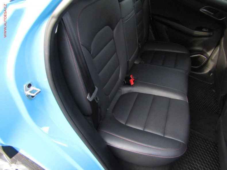 MG HS - hlavní fotka