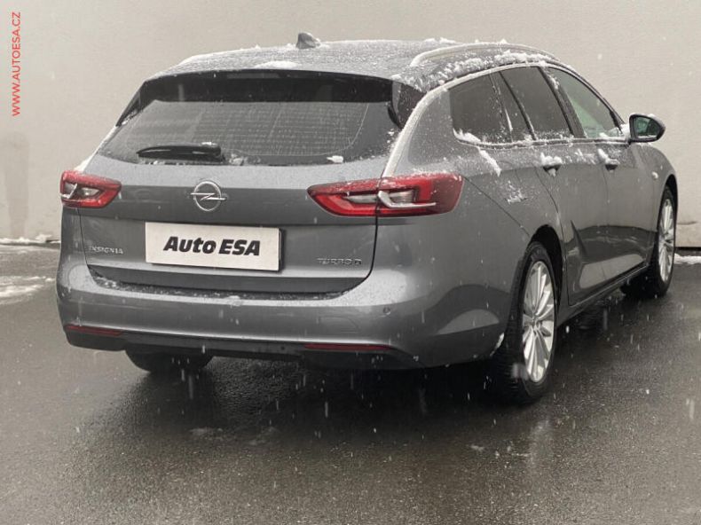 Opel Insignia - hlavní fotka