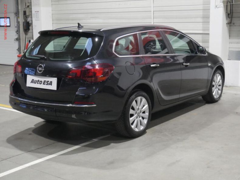 Opel Astra - hlavní fotka