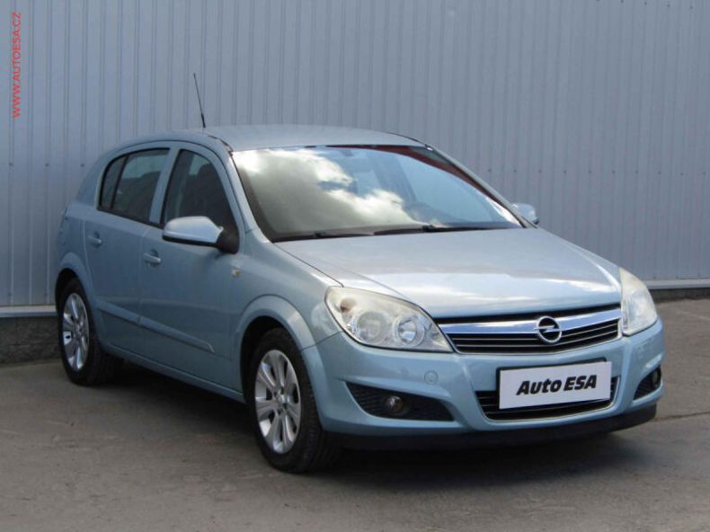 Opel Astra - hlavní foto