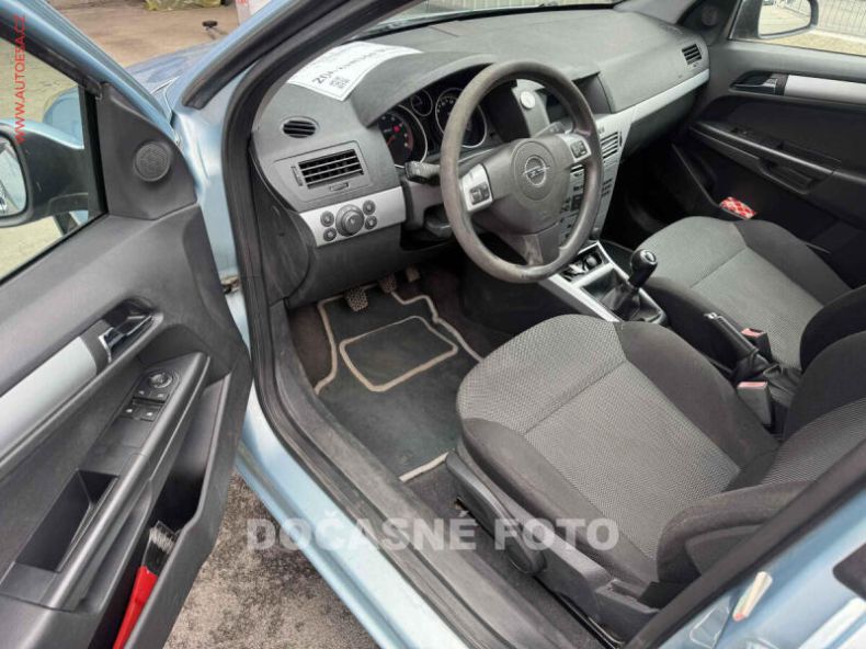 Opel Astra - hlavní fotka