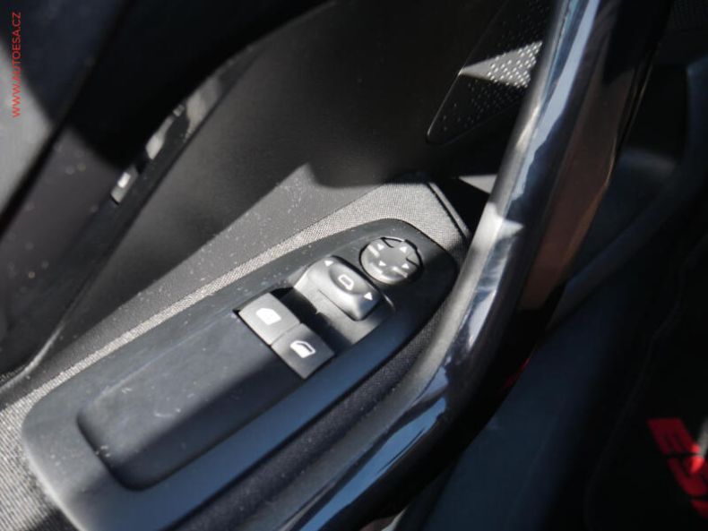 Peugeot 208 - hlavní fotka