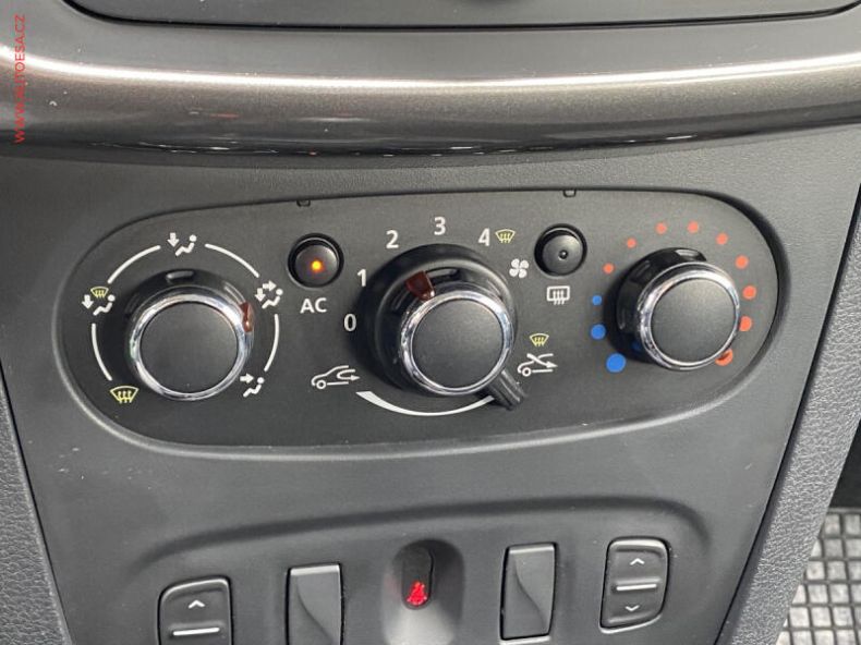 Dacia Logan - hlavní fotka