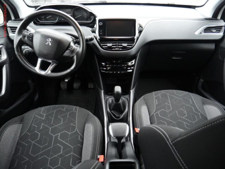 Peugeot 2008 - hlavní fotka