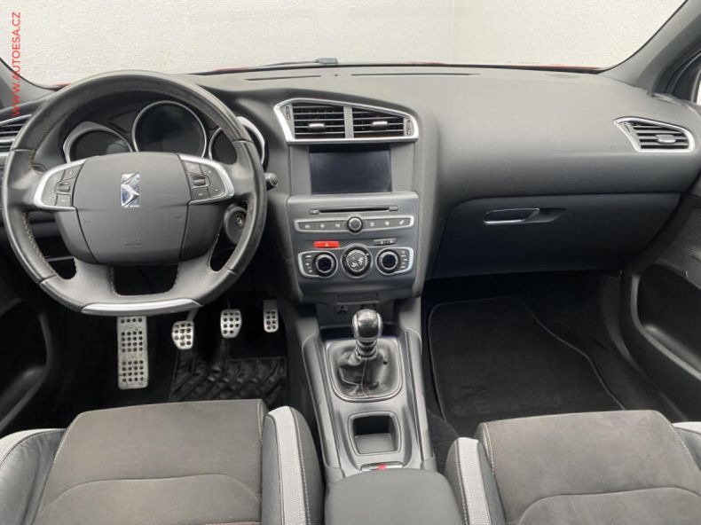 DS Automobiles DS4 - hlavní fotka