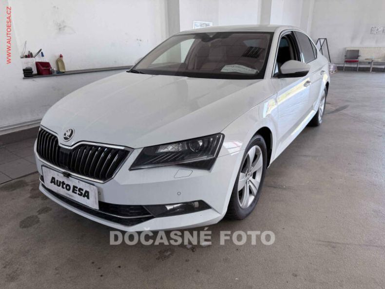 Škoda Superb - hlavní foto