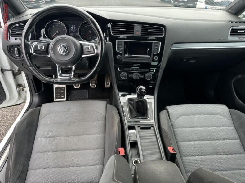 Volkswagen Golf - hlavní fotka