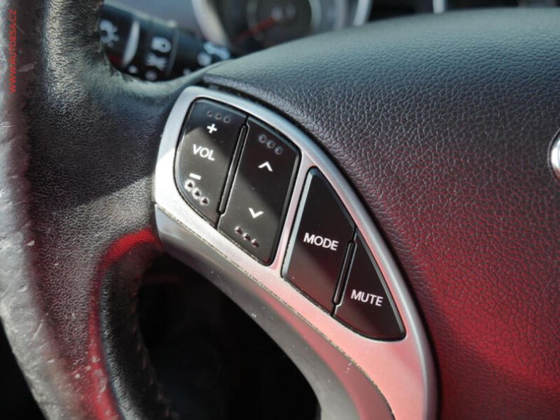 Hyundai Elantra - hlavní fotka