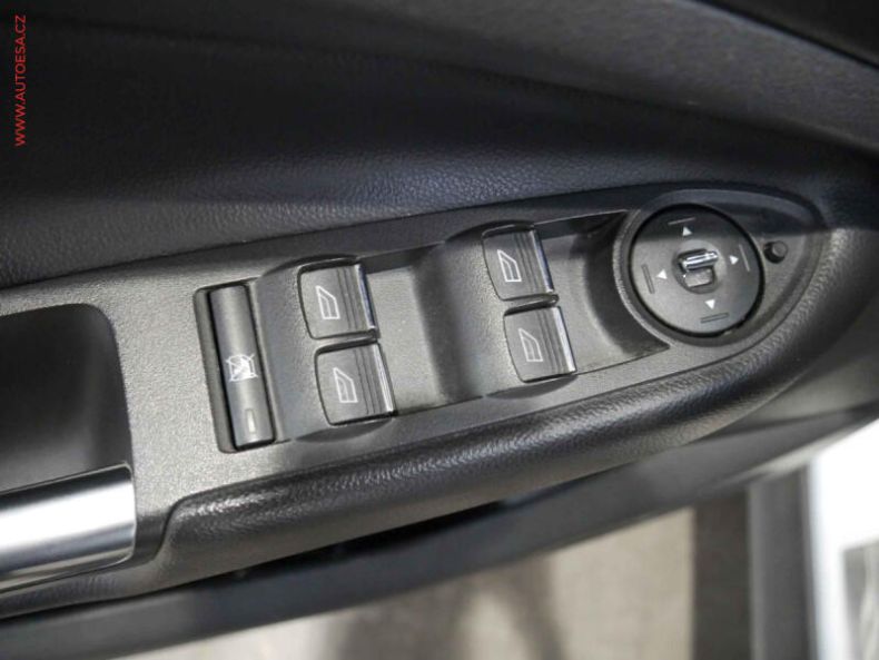 Ford Kuga - hlavní fotka