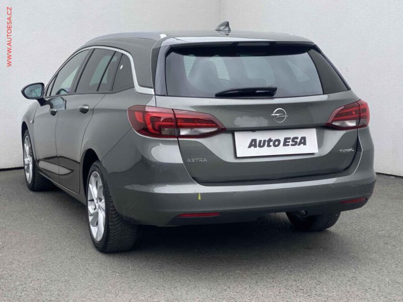 Opel Astra - hlavní fotka