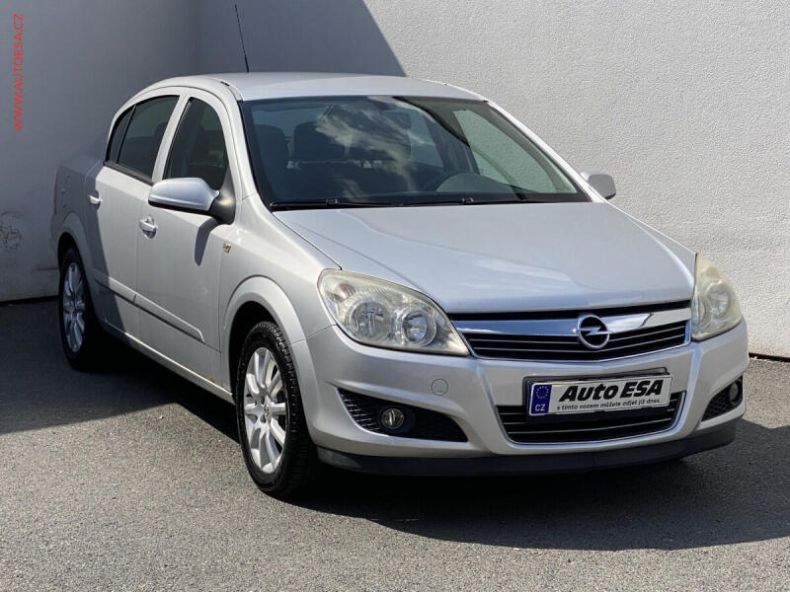 Opel Astra - hlavní foto