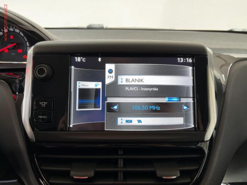 Peugeot 208 - hlavní fotka