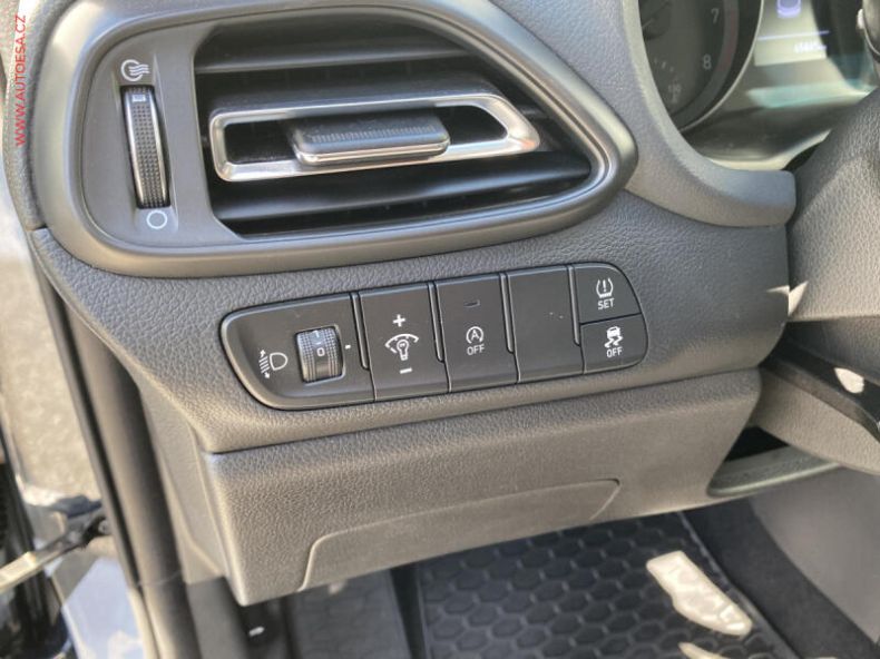 Hyundai i30 - hlavní fotka