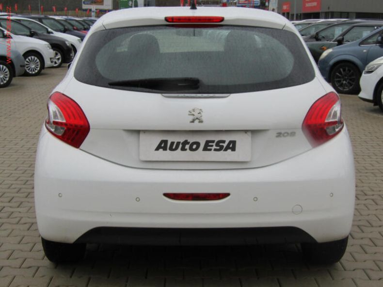 Peugeot 208 - hlavní fotka